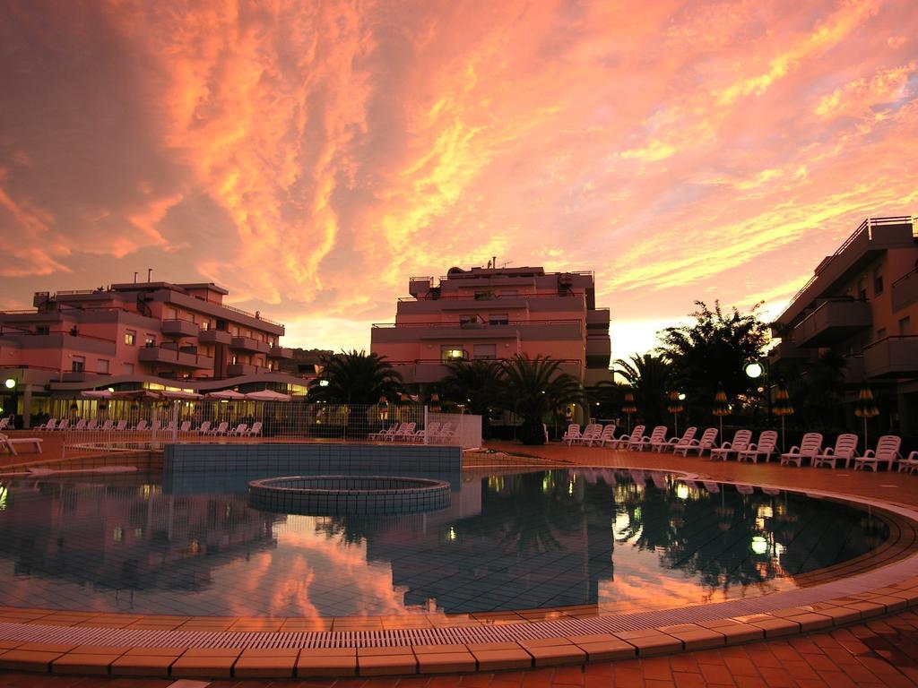 Ihr Residence Hotel Le Terrazze Grottammare Exteriör bild