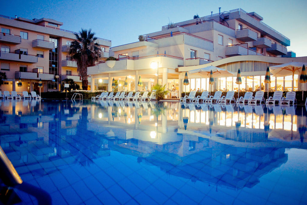 Ihr Residence Hotel Le Terrazze Grottammare Exteriör bild