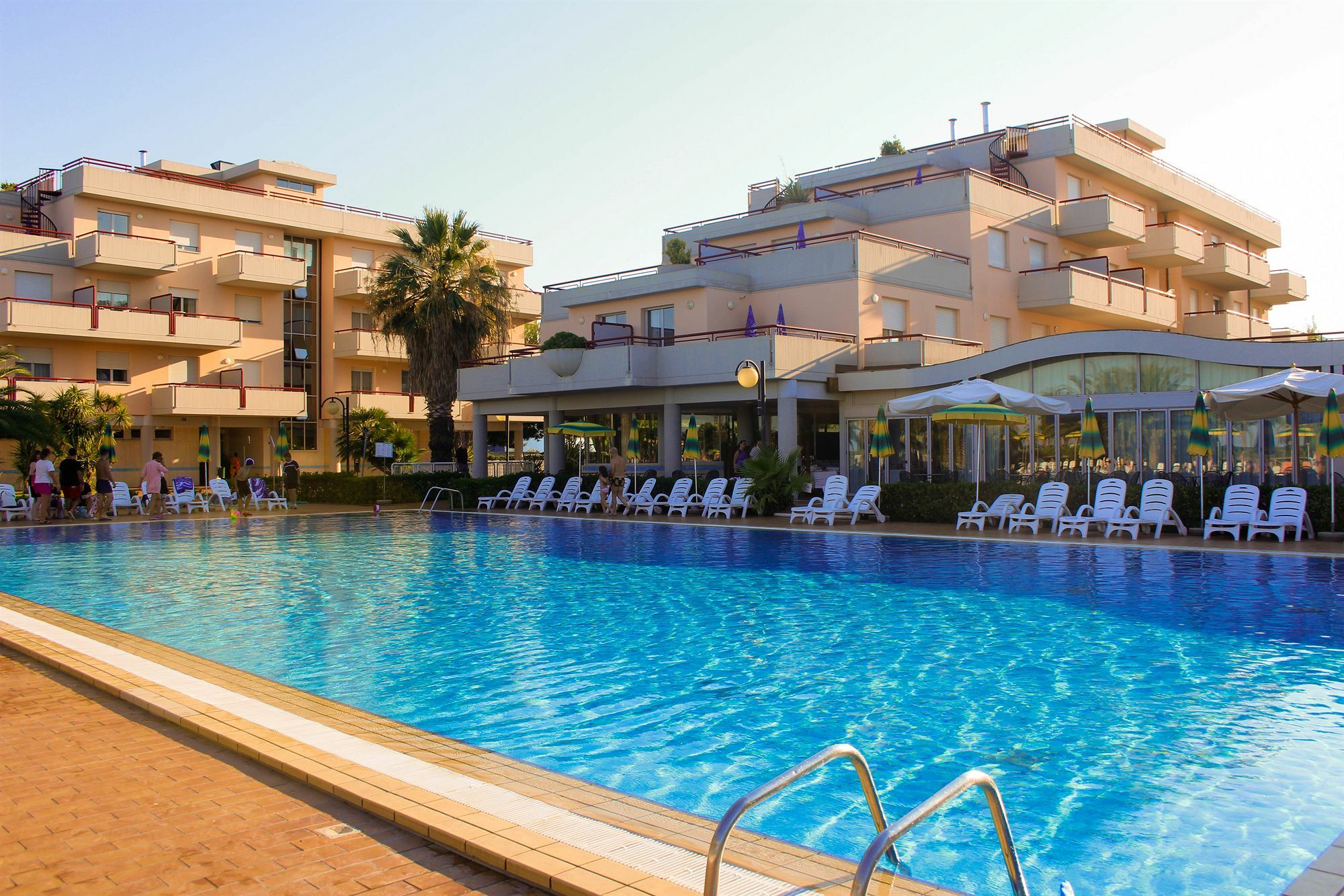 Ihr Residence Hotel Le Terrazze Grottammare Exteriör bild