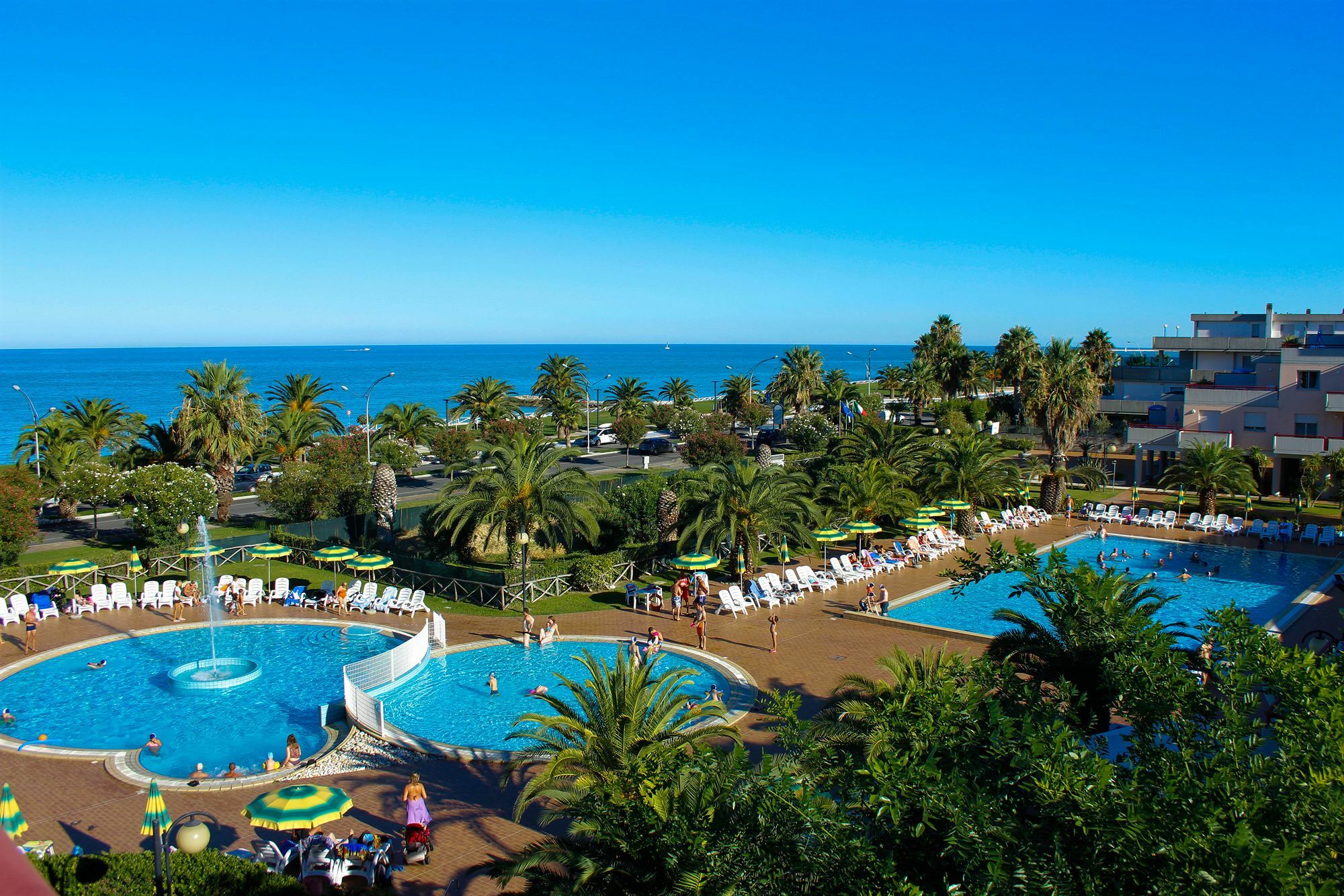 Ihr Residence Hotel Le Terrazze Grottammare Exteriör bild